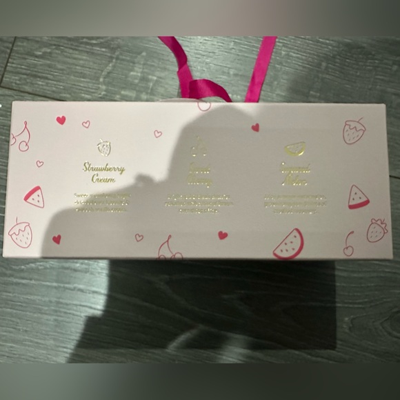 3 pack candle set Sugared Melon, Sweet Cherry, Strawberry Cream Scent - Picture 2 of 6